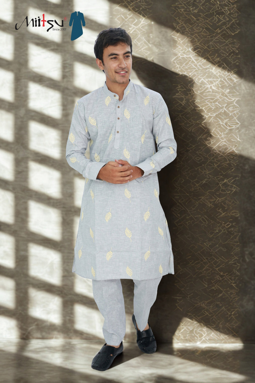 Men's Light Grey Leaf Embroidered Kurta-Pyjama Set (4840)