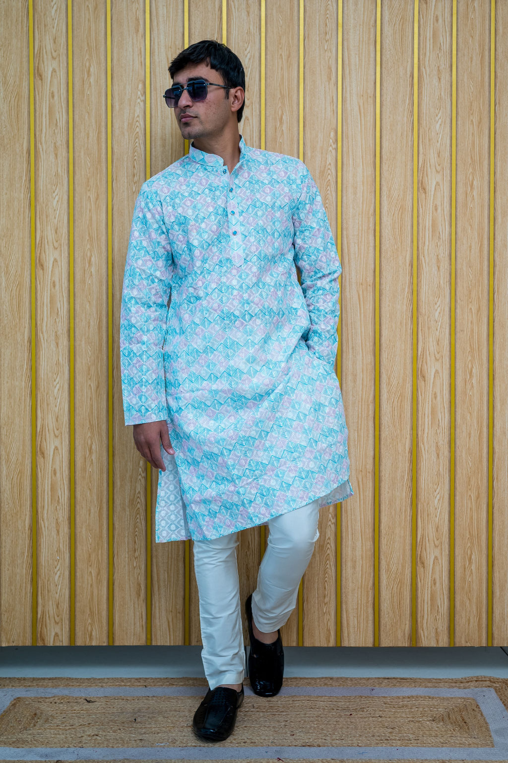 Hand Embroidered Lucknowi Chikankari Kurta(4390)