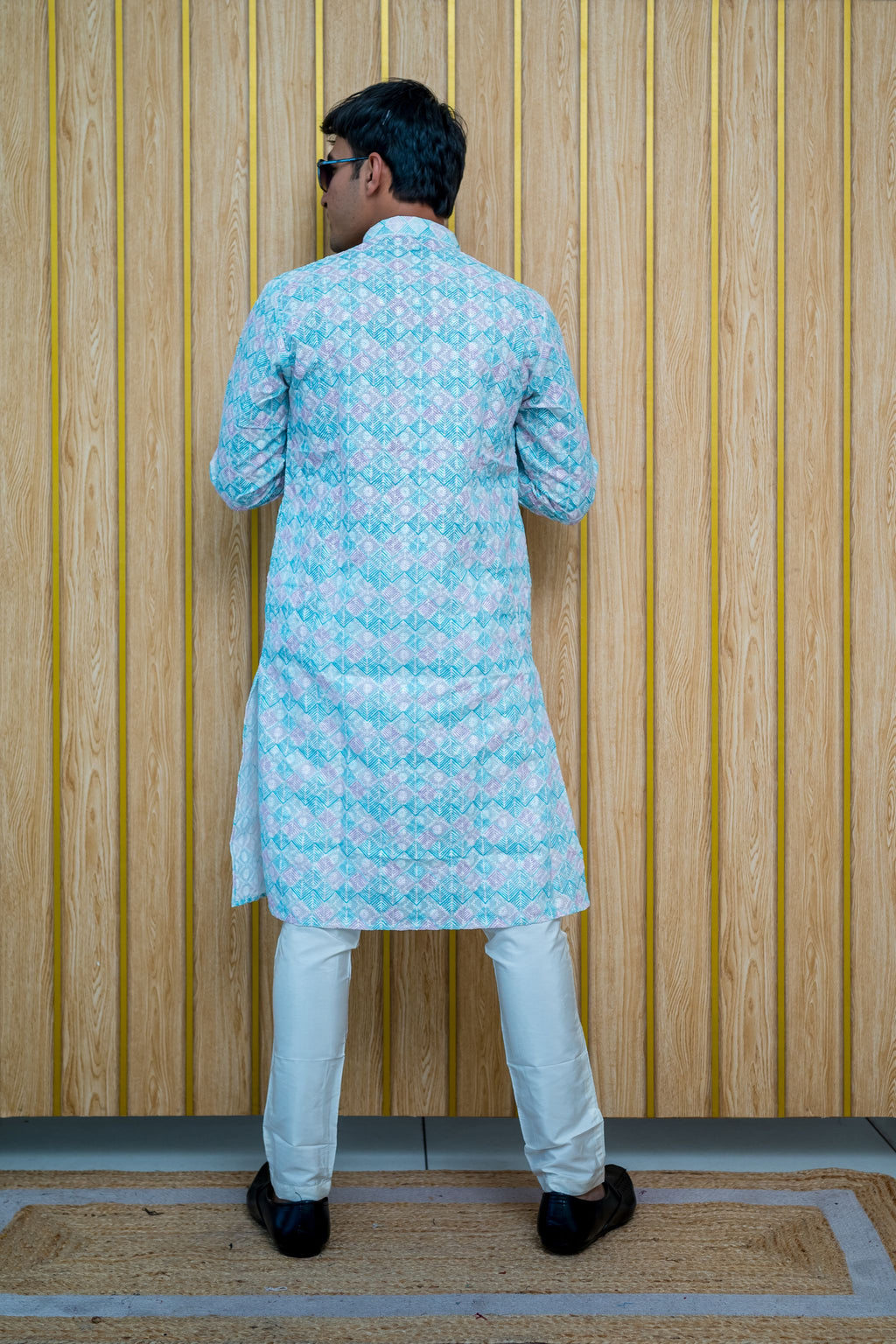 Hand Embroidered Lucknowi Chikankari Kurta(4390)