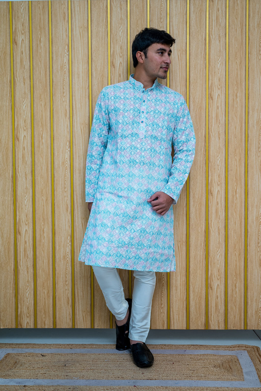 Hand Embroidered Lucknowi Chikankari Kurta(4390)