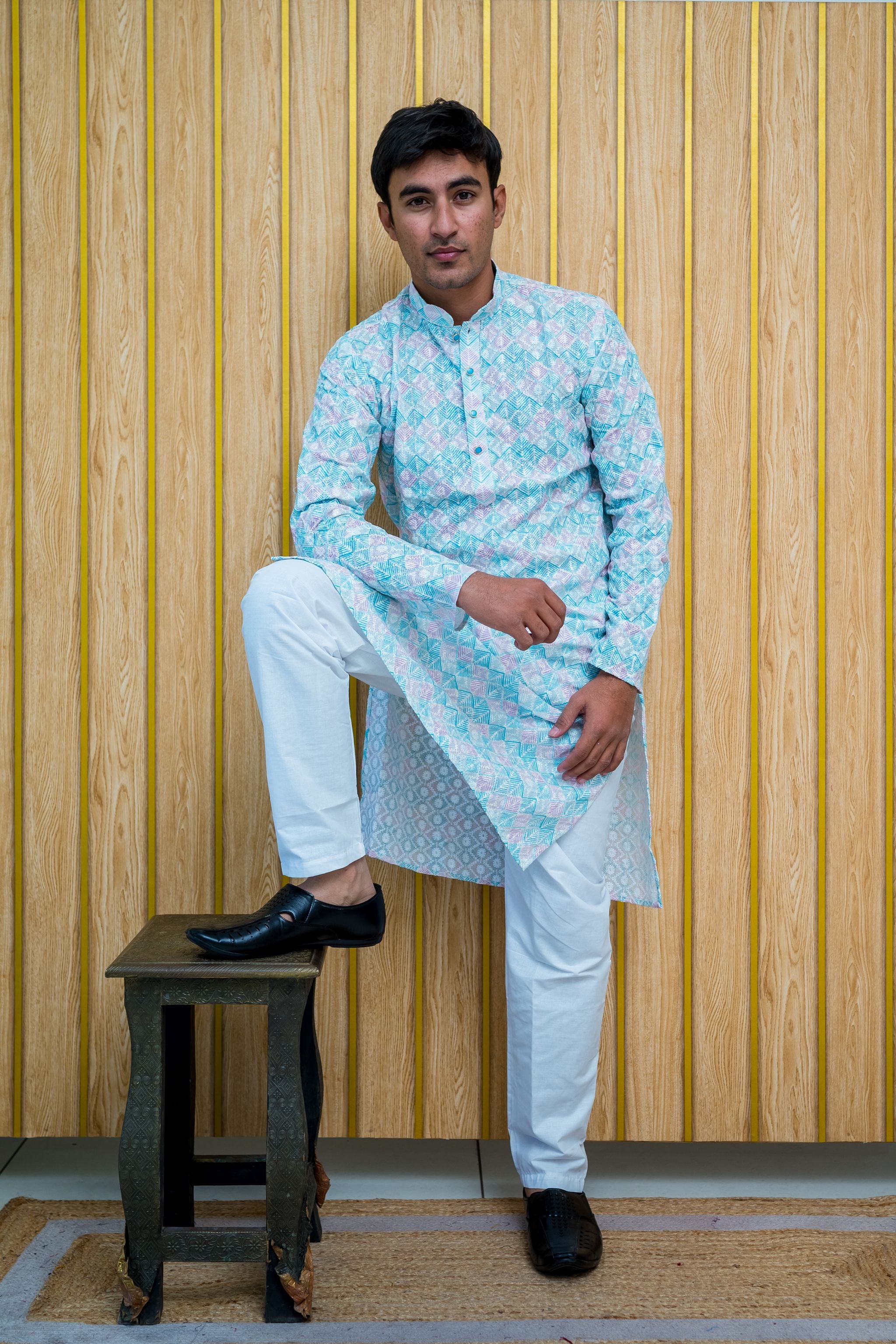 Hand Embroidered Lucknowi Chikankari Kurta(4390)