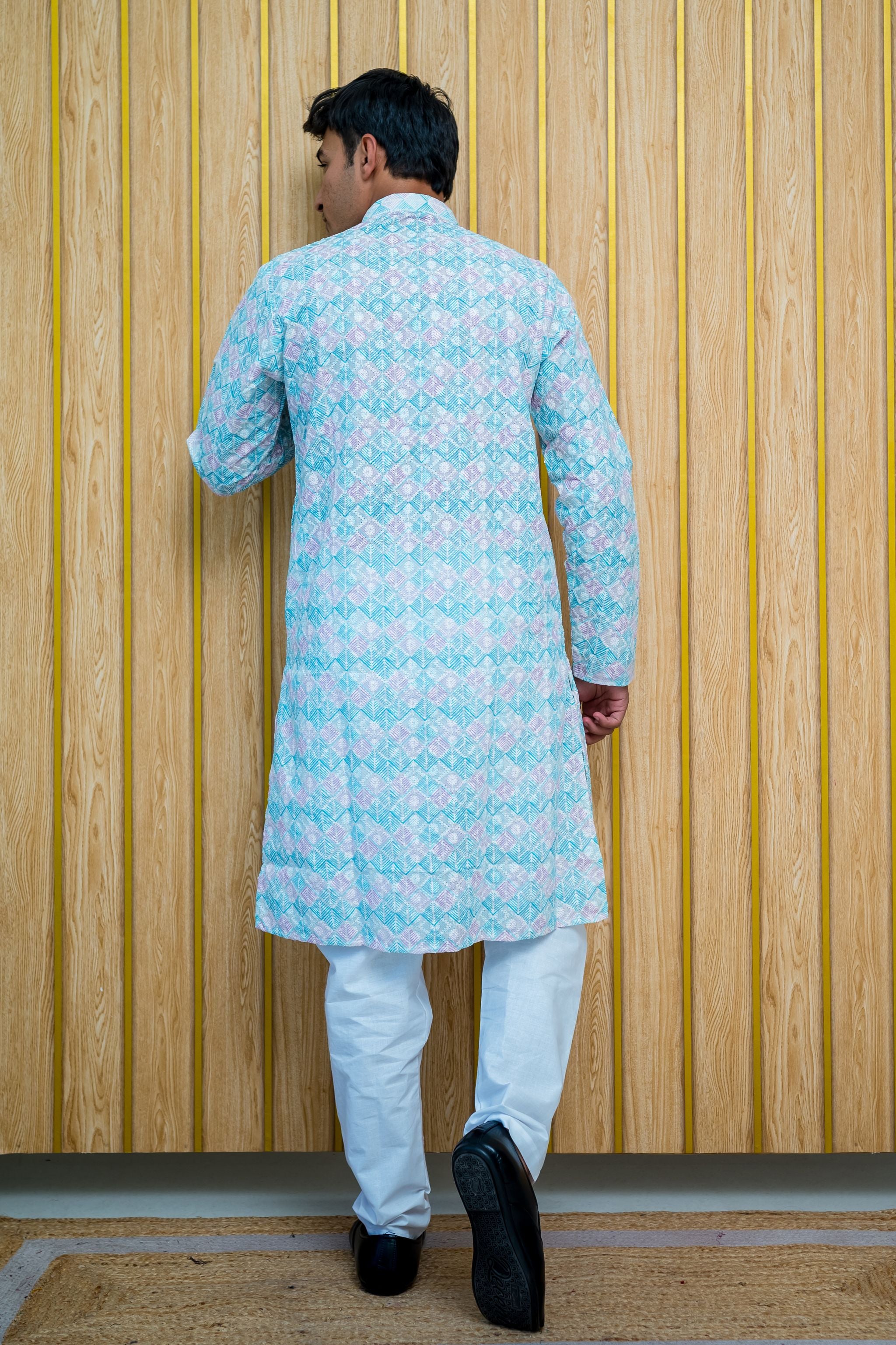 Hand Embroidered Lucknowi Chikankari Kurta(4390)