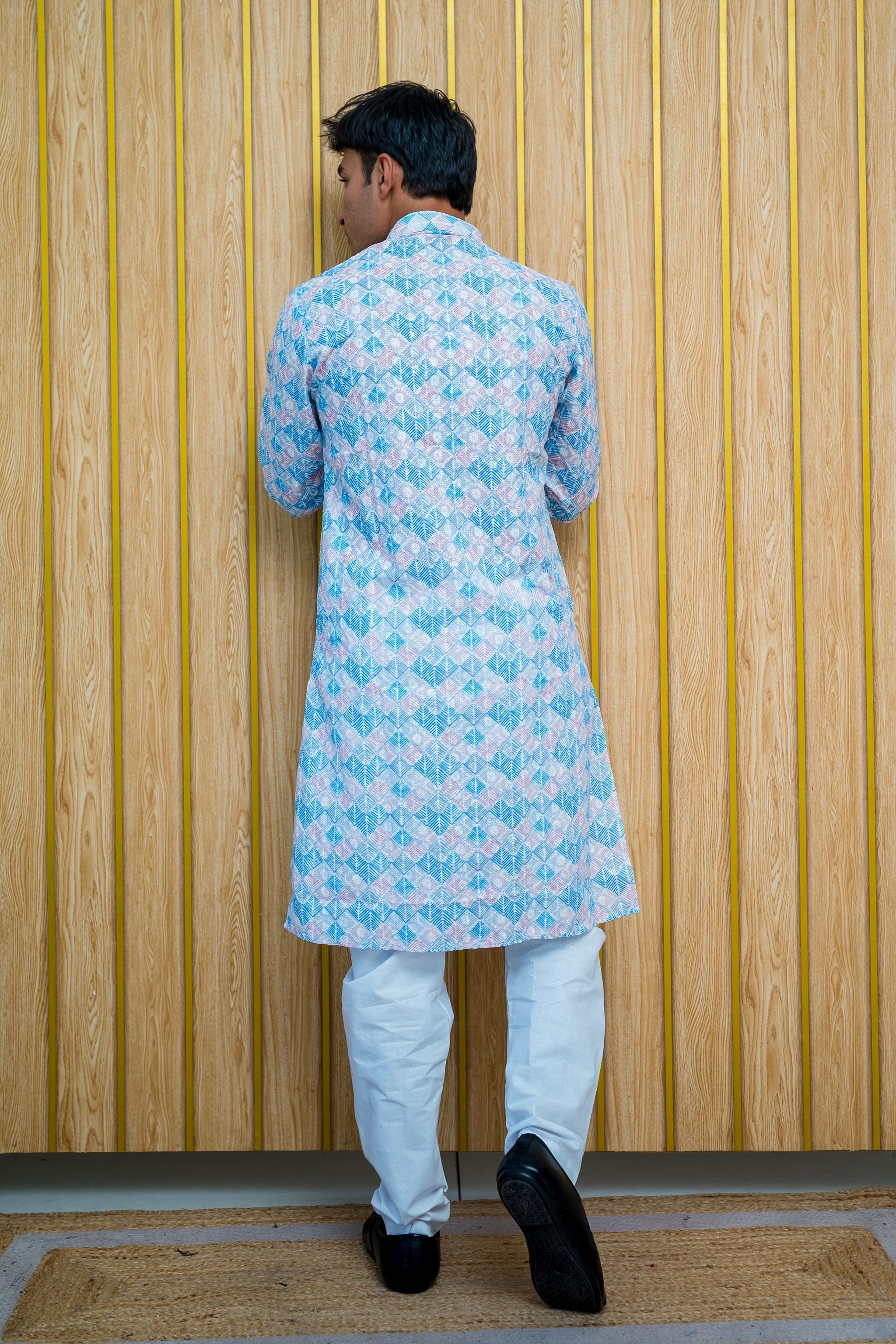 Hand Embroidered Lucknowi Chikankari Kurta(4390)