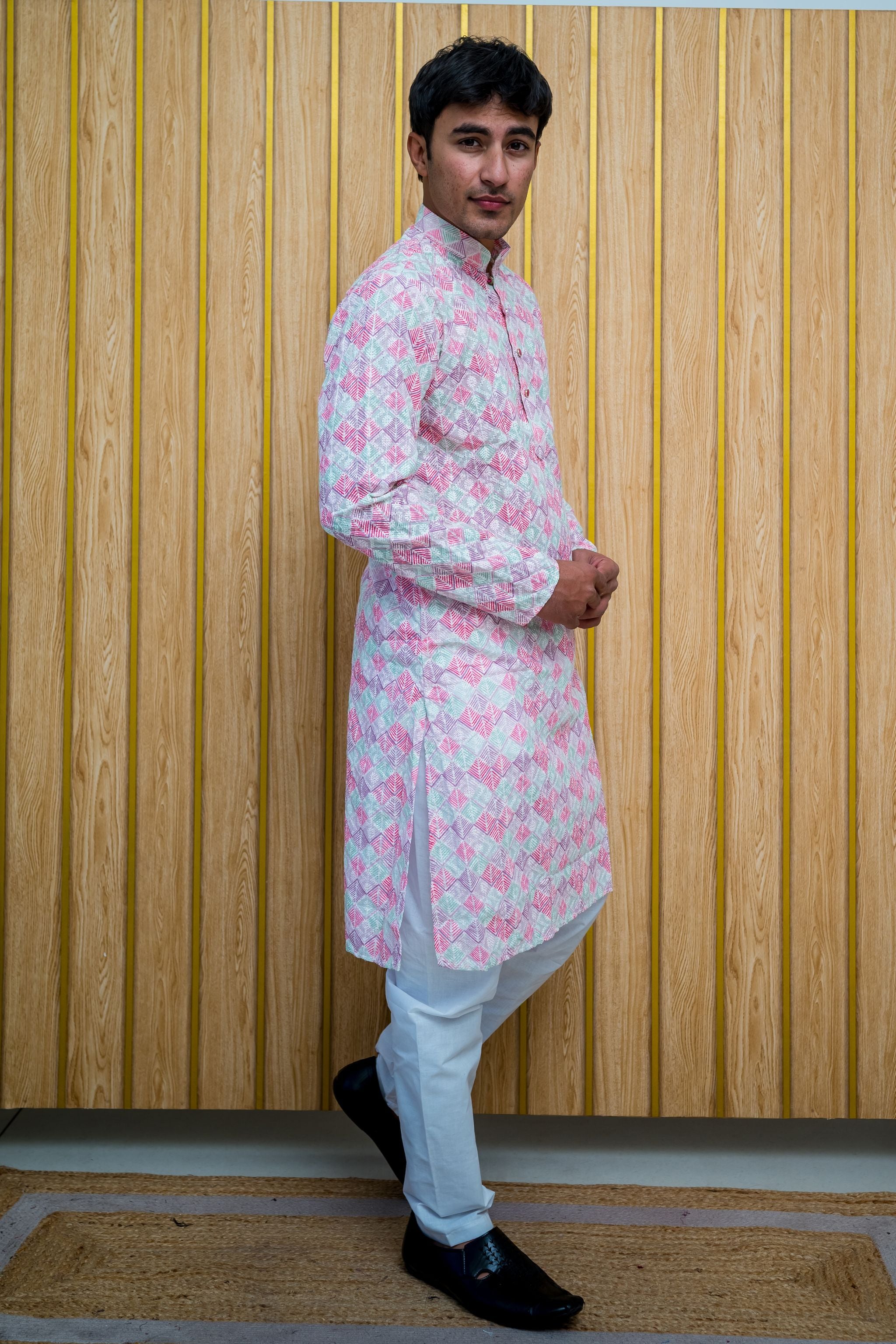 Hand Embroidered Lucknowi Chikankari Kurta(4390)