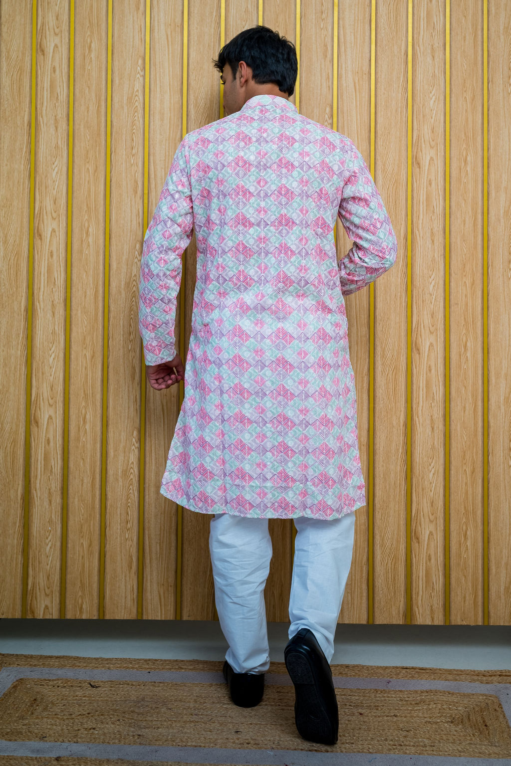 Hand Embroidered Lucknowi Chikankari Kurta(4390)