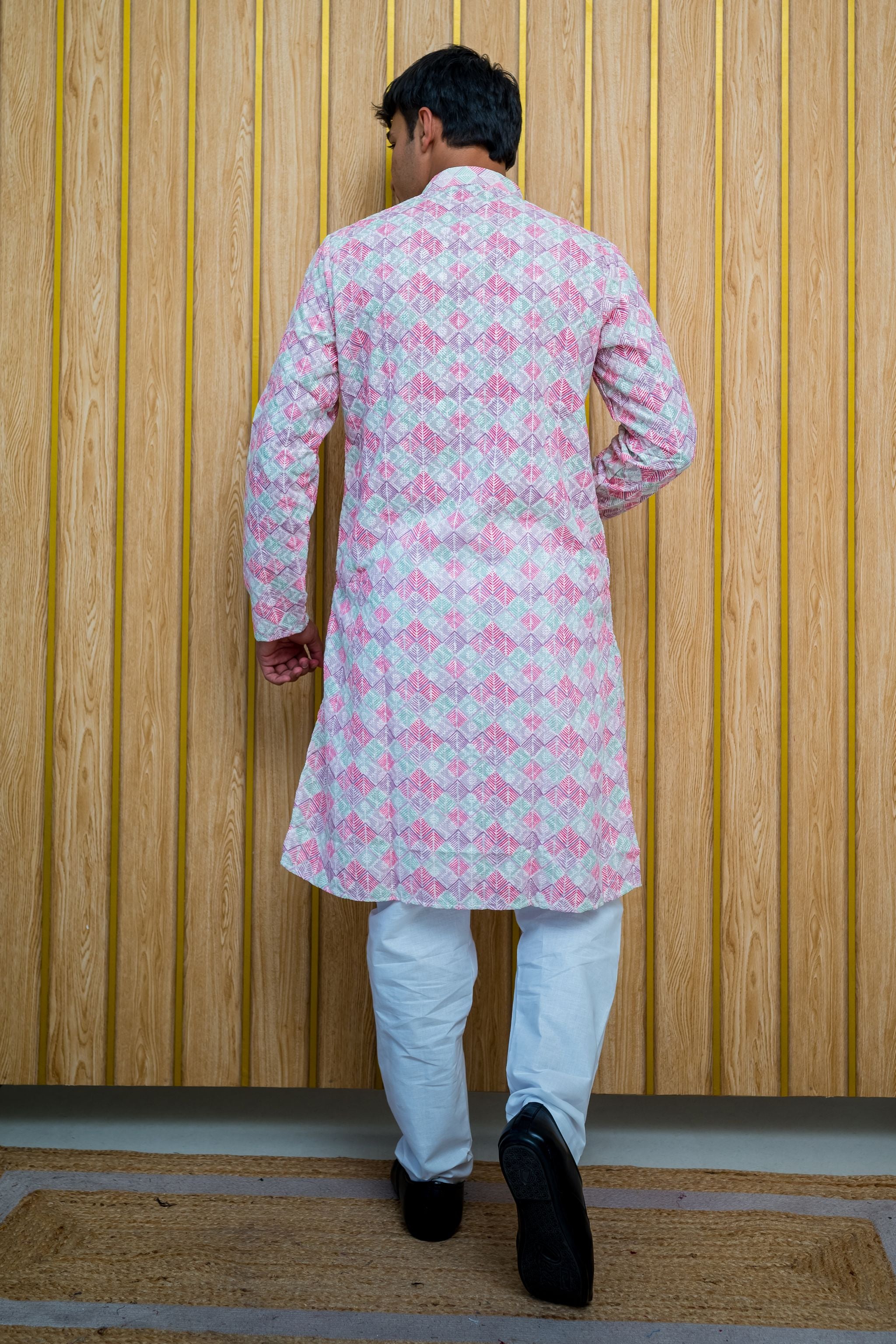 Hand Embroidered Lucknowi Chikankari Kurta(4390)
