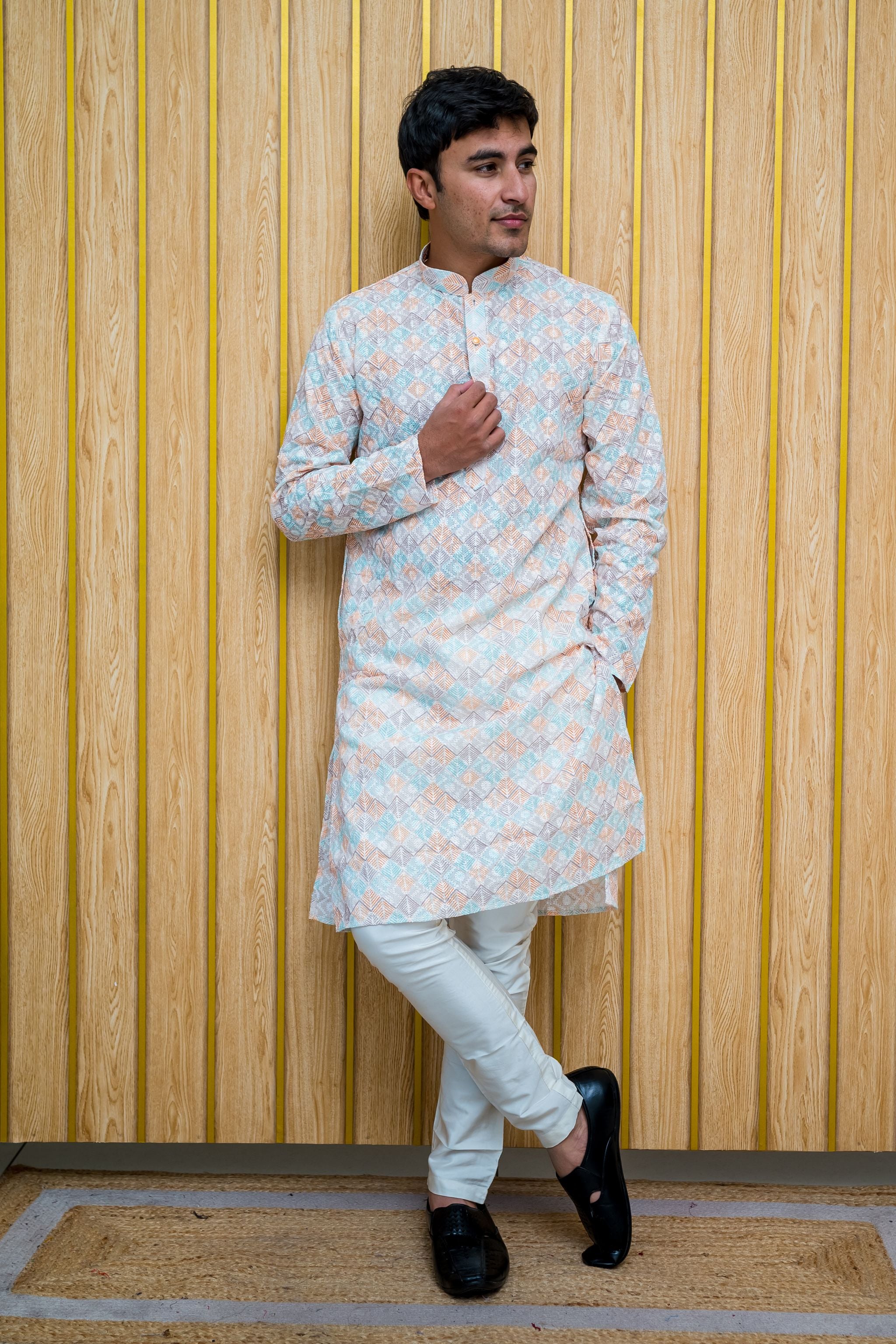 Hand Embroidered Lucknowi Chikankari Kurta(4390)