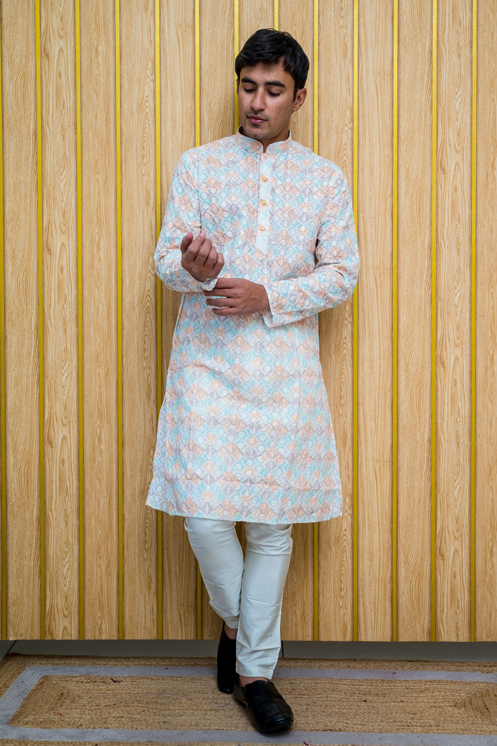 Hand Embroidered Lucknowi Chikankari Kurta(4390)
