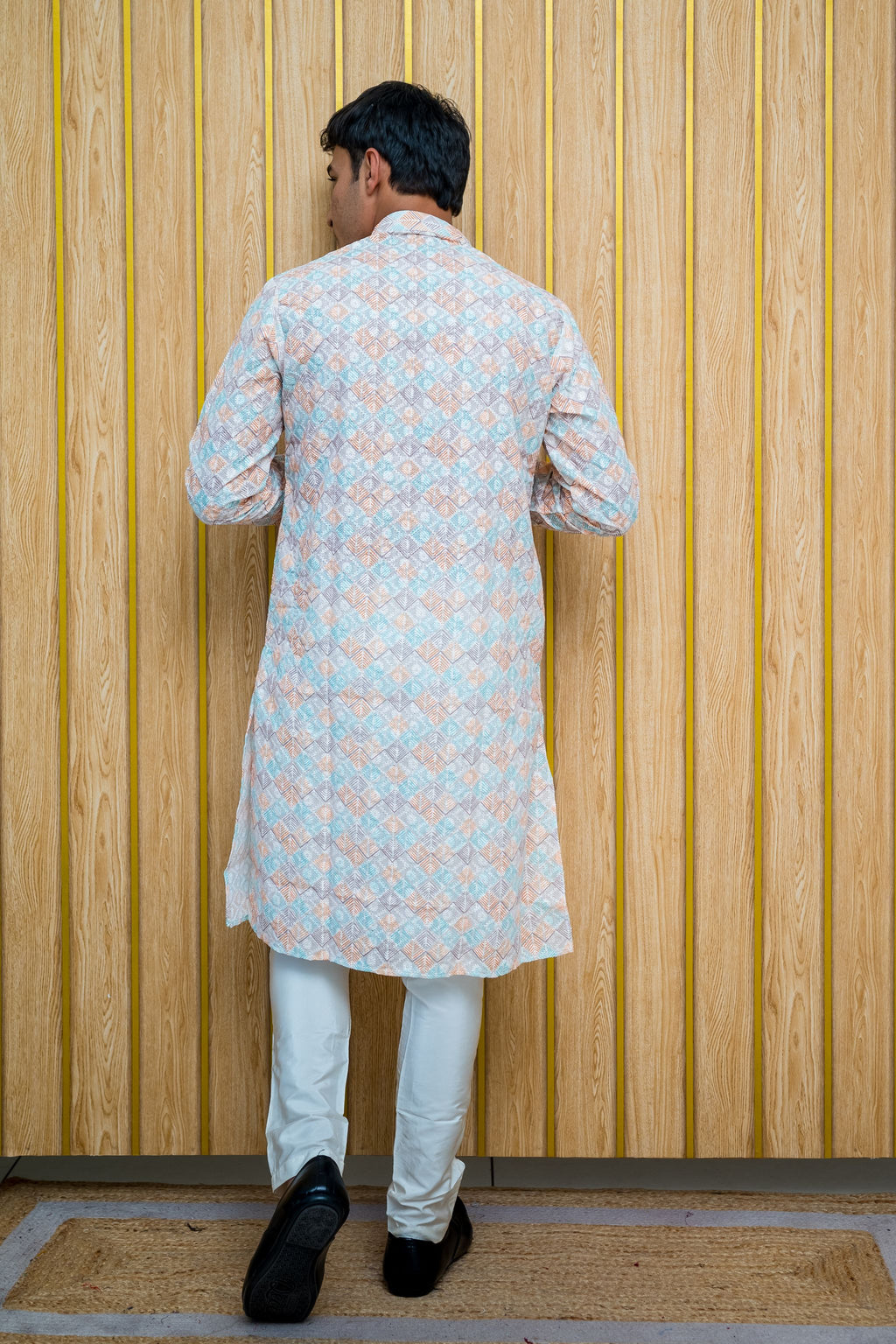 Hand Embroidered Lucknowi Chikankari Kurta(4390)