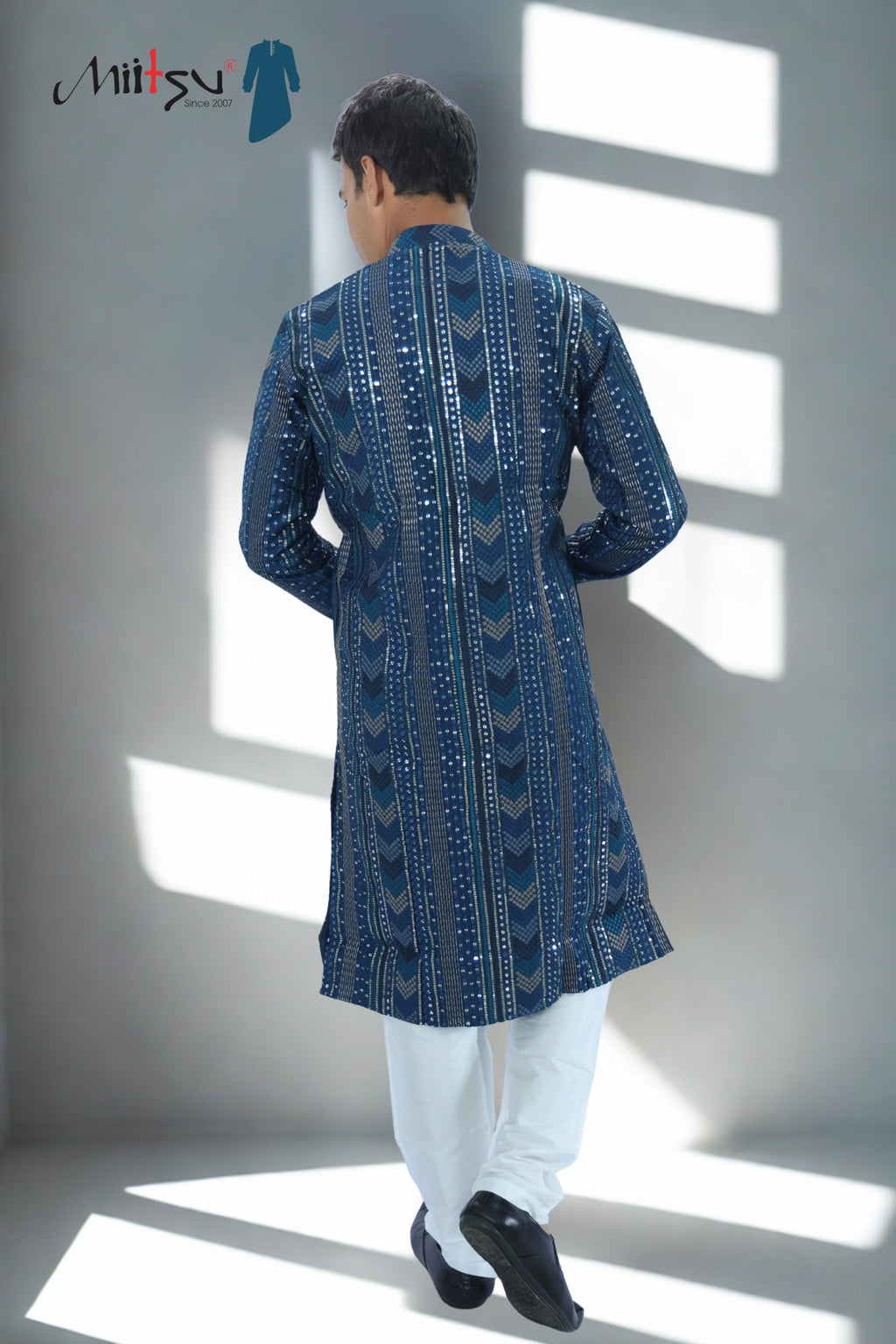 Thread Work with Mirror Lucknowi Kurta Set (5179)