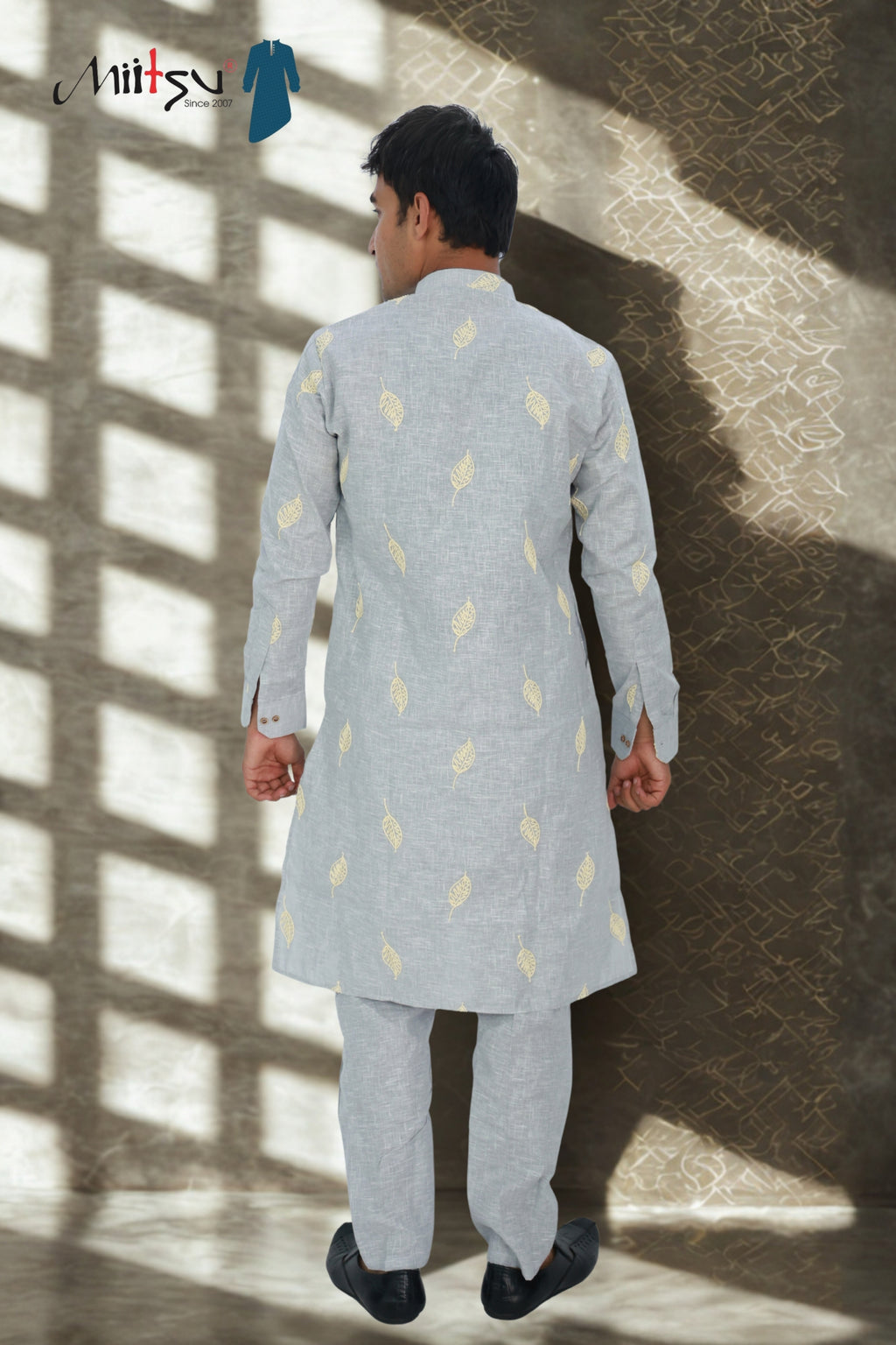 Men's Light Grey Leaf Embroidered Kurta-Pyjama Set (4840)