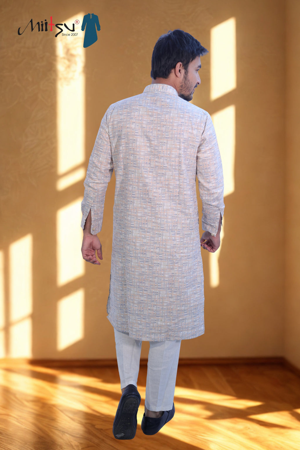 Subtle Weave Printed Kurta
Set (7979)