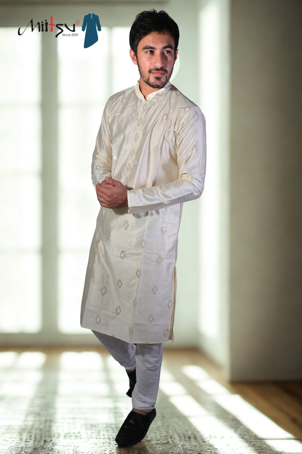 Regal Ivory Embroidered Kurta Set (10085)
