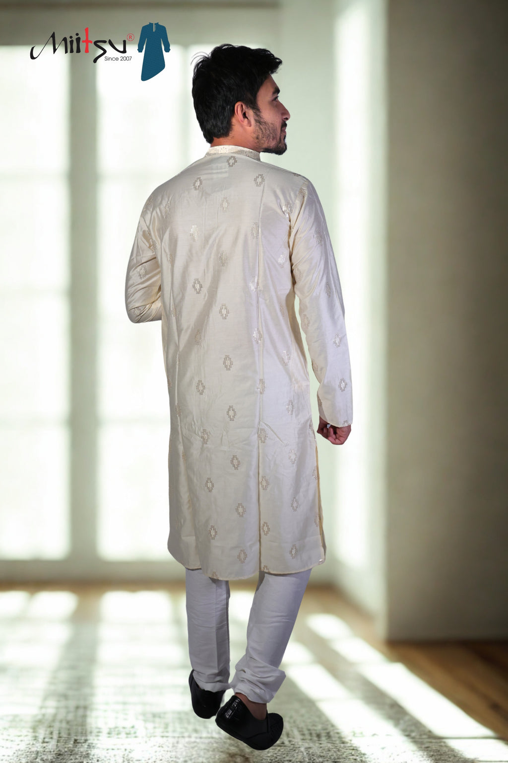 Regal Ivory Embroidered Kurta Set (10085)