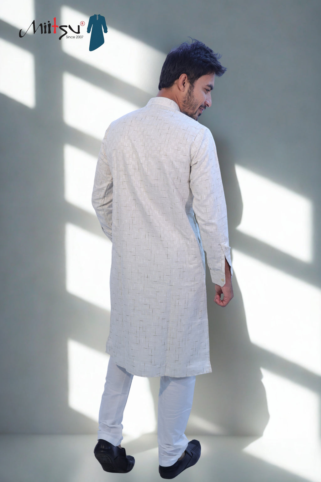Cream Textured Straight-Cut Kurta (9943)