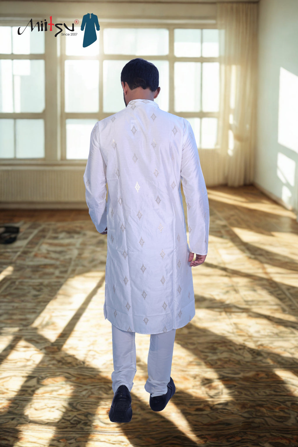 Classic White Elegance Kurta Set(10086)