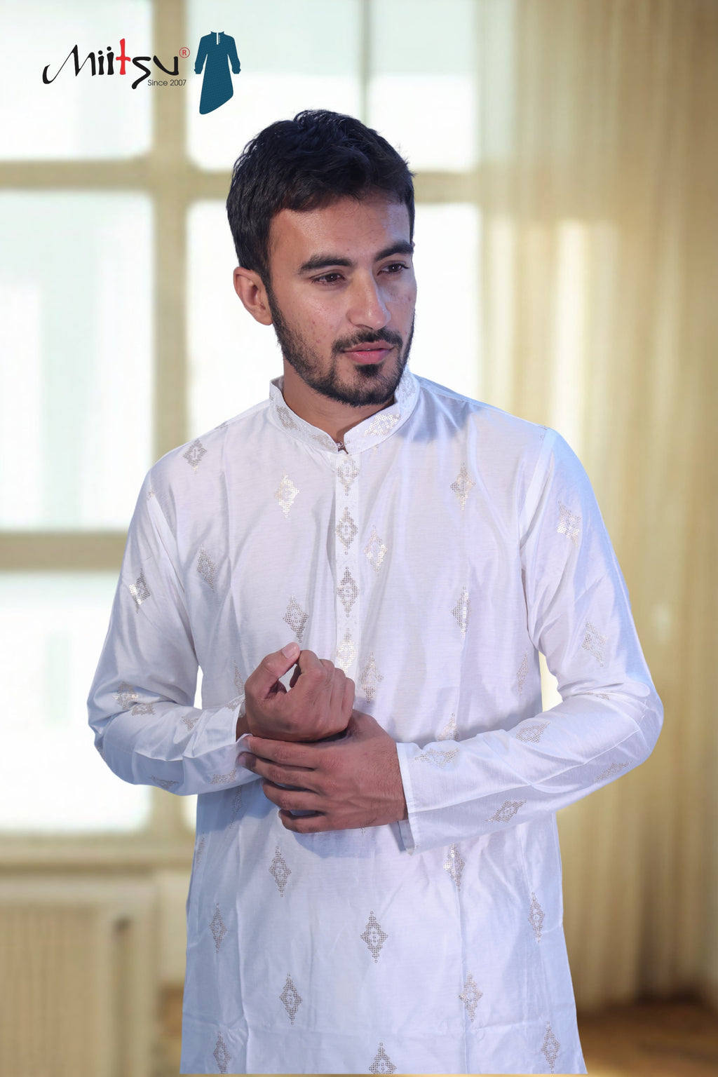 Classic White Elegance Kurta Set(10086)
