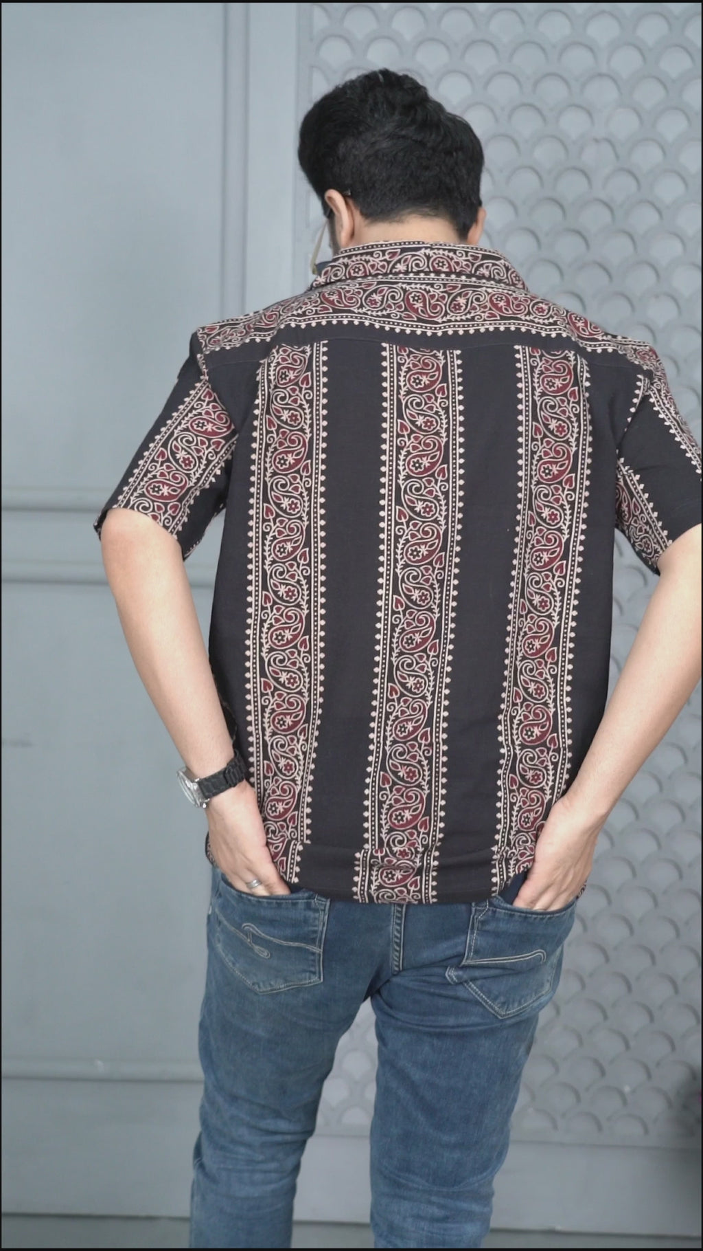Men’s Black Vertical Ethnic Ajrakh Print Half Sleeve Casual Shirt (1107)