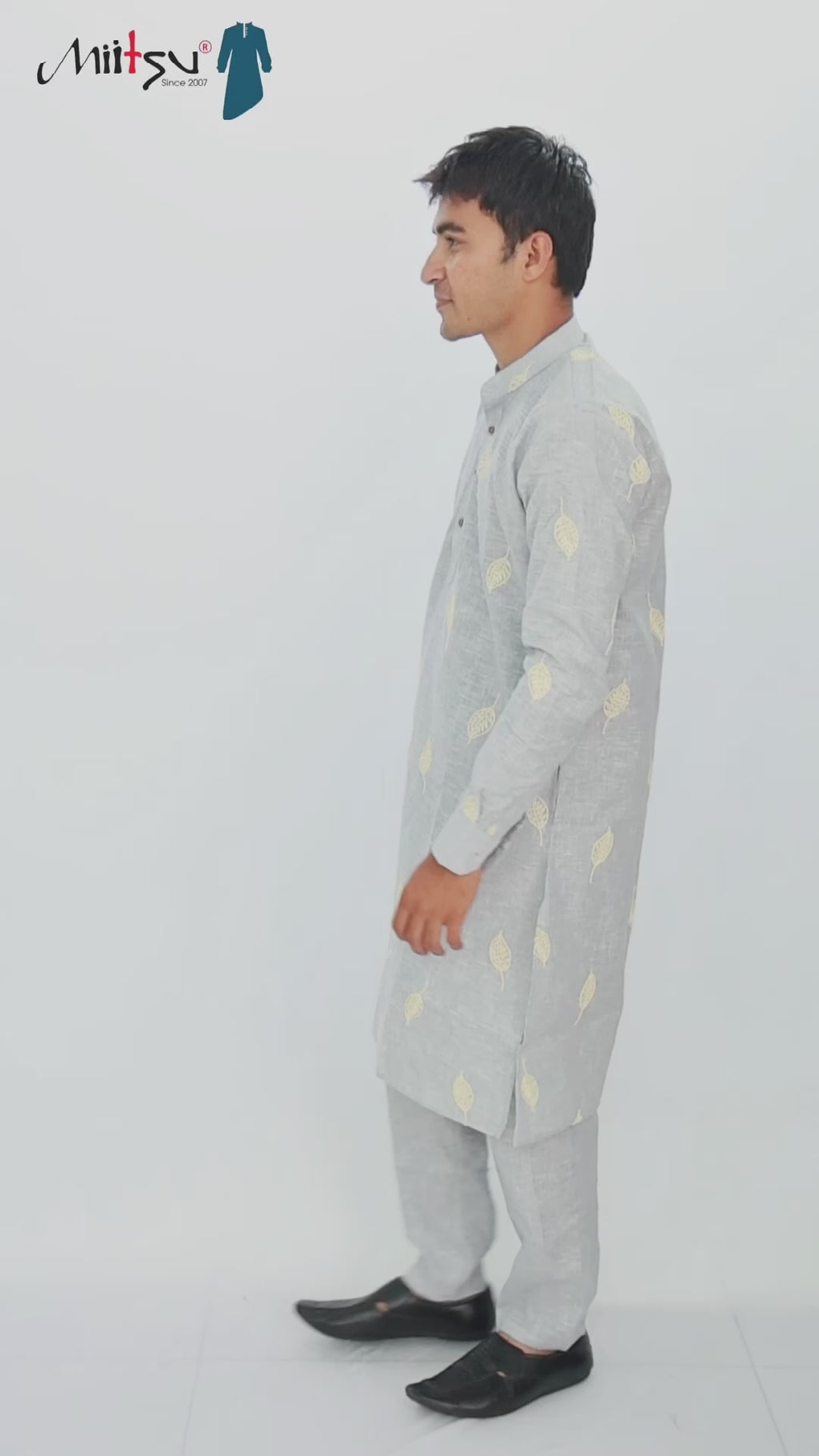 Men's Light Grey Leaf Embroidered Kurta-Pyjama Set (4840)